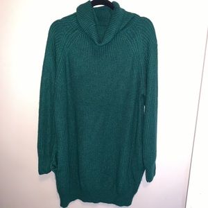 Green Turtleneck Sweater with side pockets